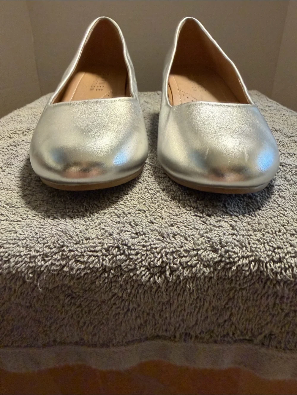 Journee Collection Silver Man Made Low Wedge Heel Pumps Size 7.5 NWOT